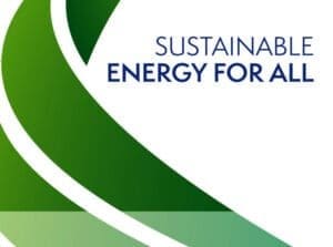 Imagem de fundo branco e escrito com letras azuis e em inglês: Energia sustentável para todos. Ao lado um espiral em verde degradê.
